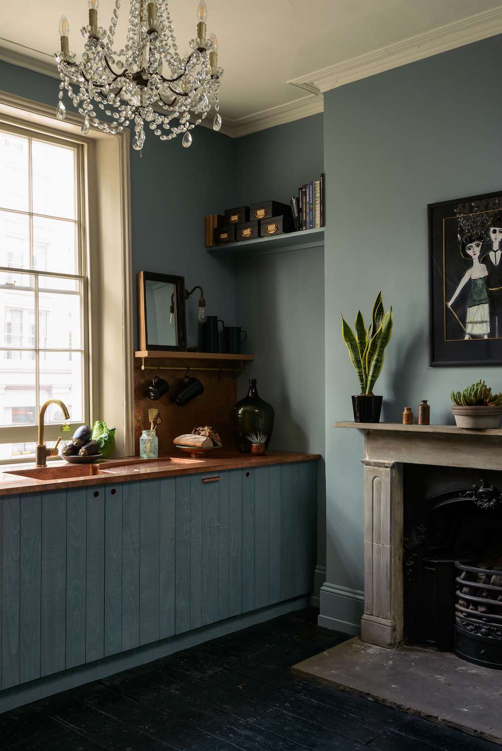 Cocina inglesa con chimenea