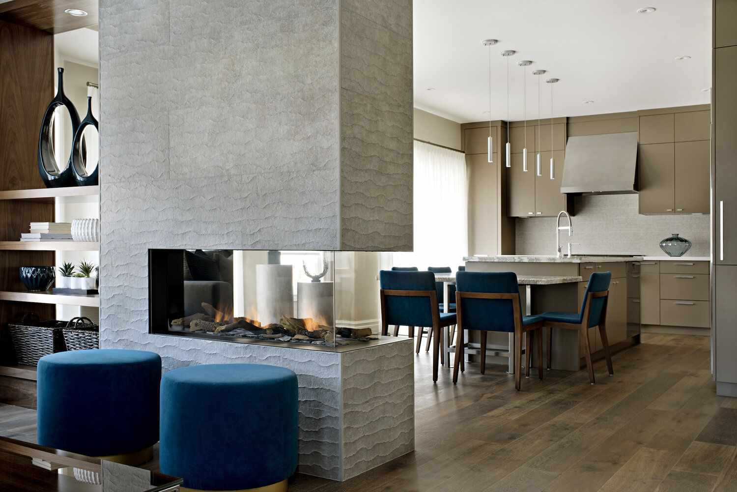 cocina con chimenea de doble cara