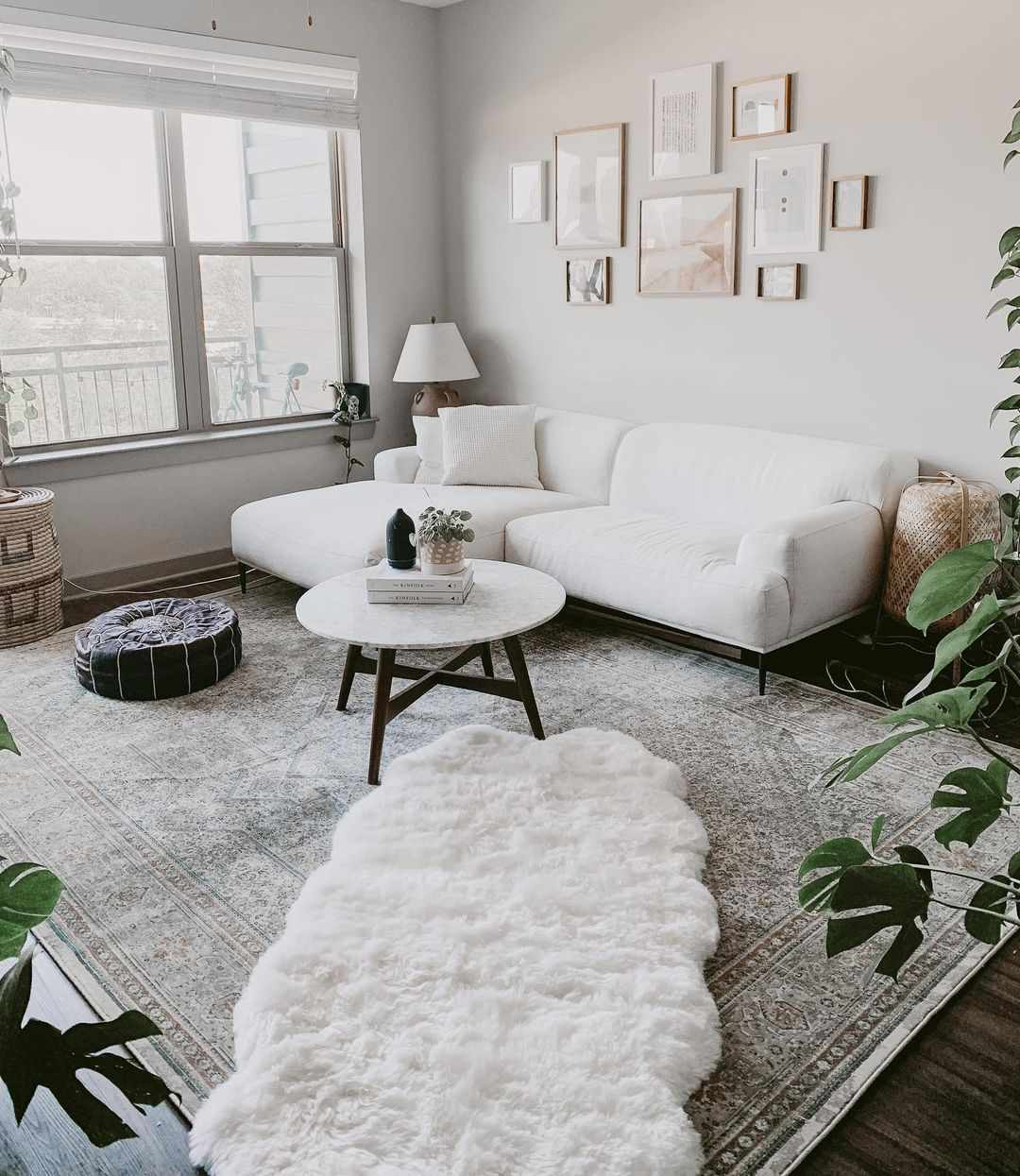 Acogedor salón minimalista