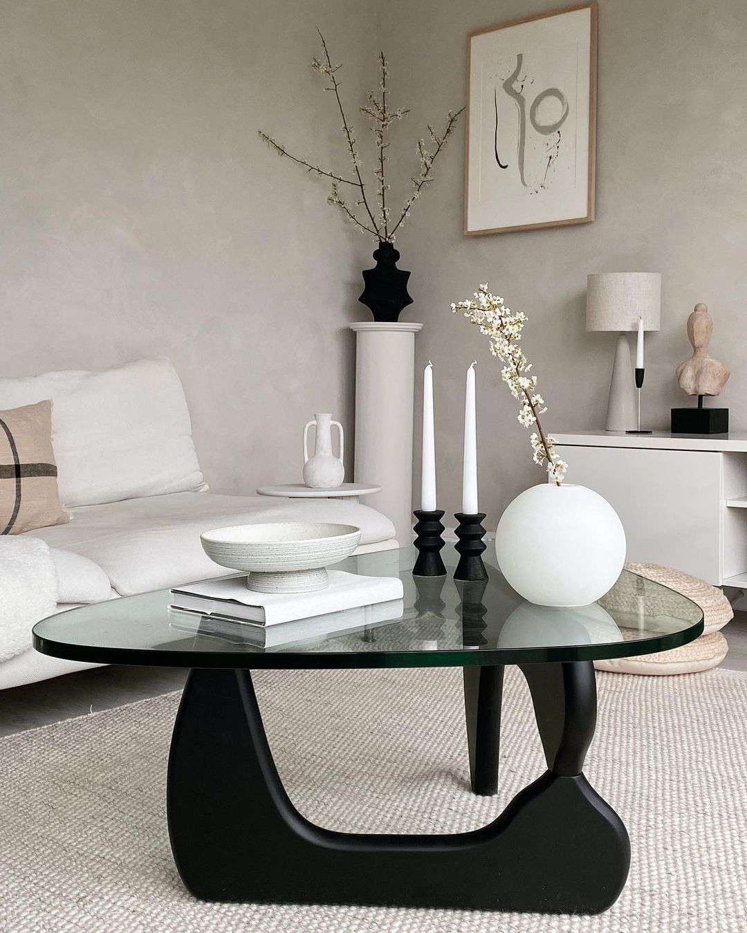 salón moderno en blanco y negro