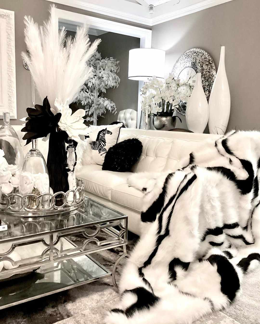 salón glam en blanco y negro