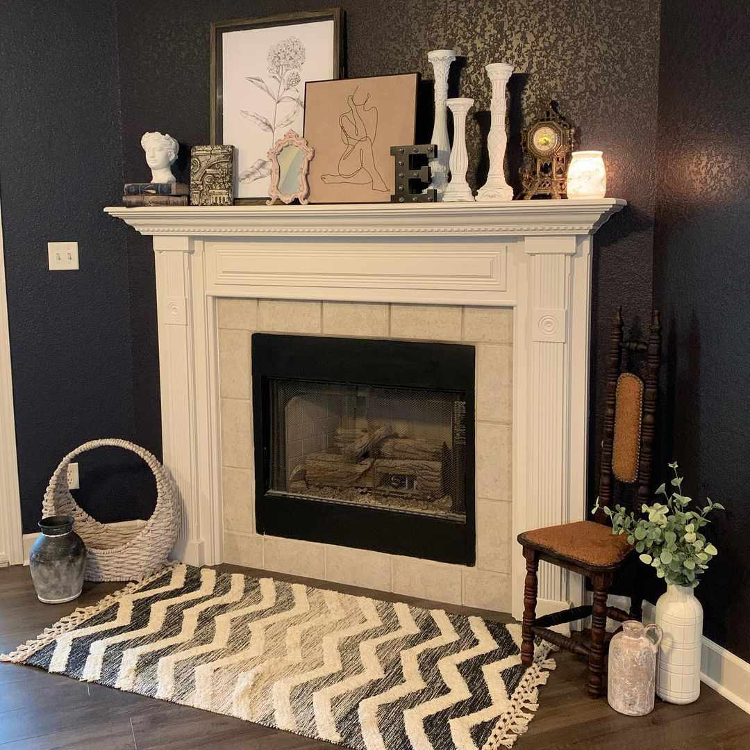 chimenea de salon en blanco y negro