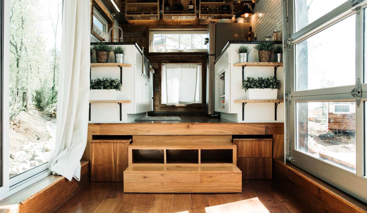 Cocina elevada en casa diminuta