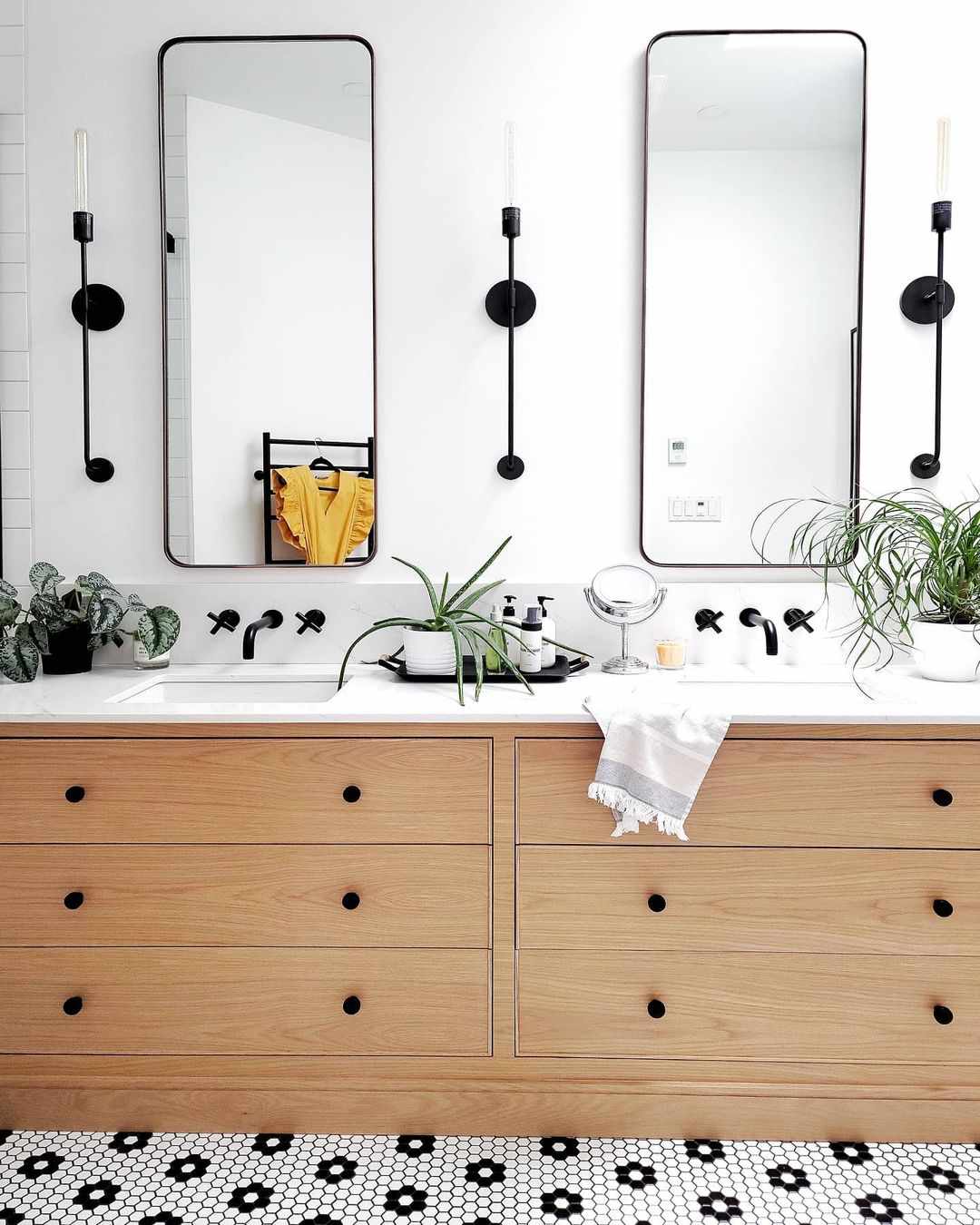 azulejos en blanco y negro