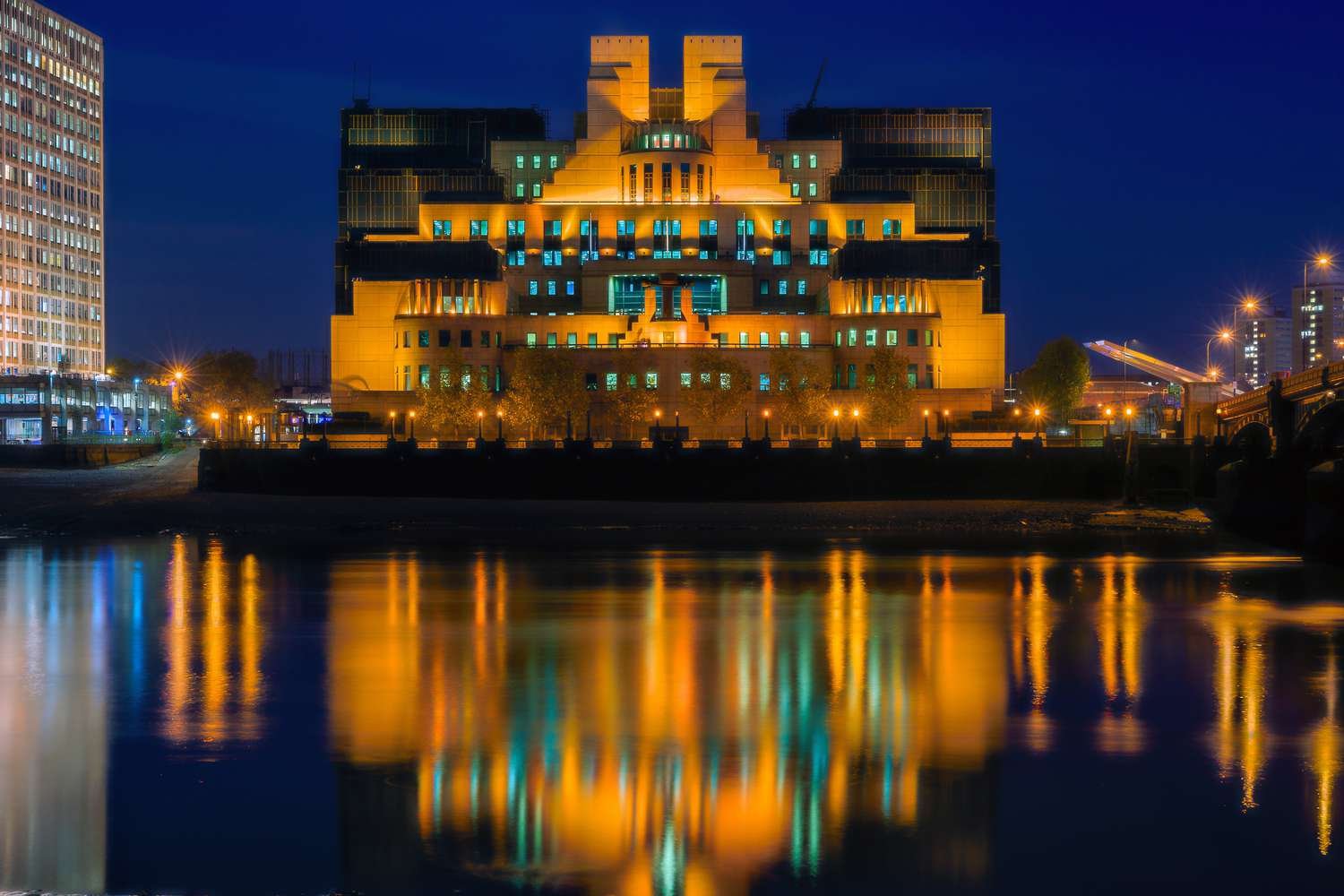 Edificio M16 en Londres