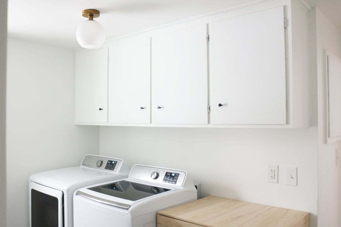 ideas minimalistas para un lavadero pequeño con lavadora de carga superior