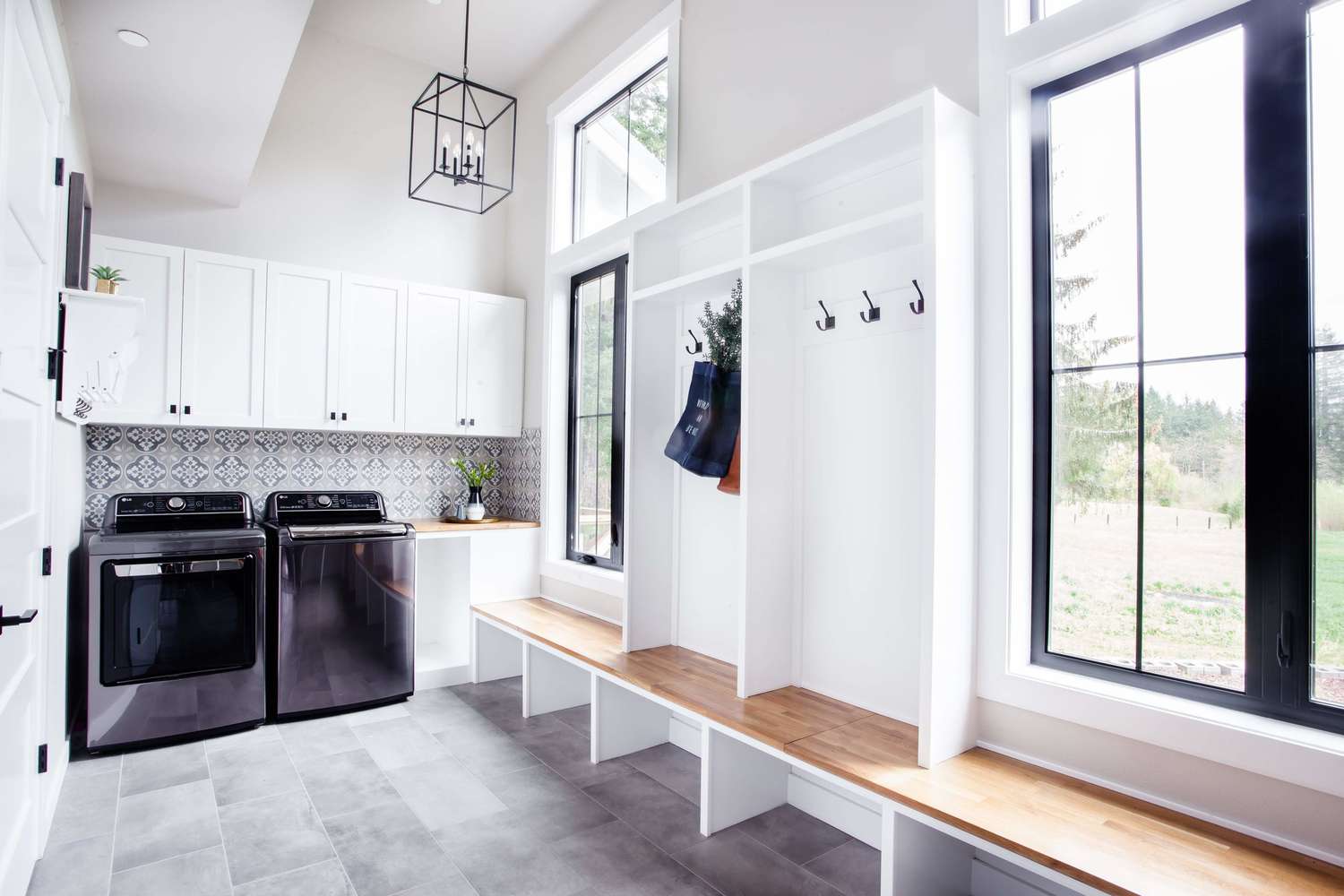 ideas para cuartos de lavado pequeños con lavadora de carga superior