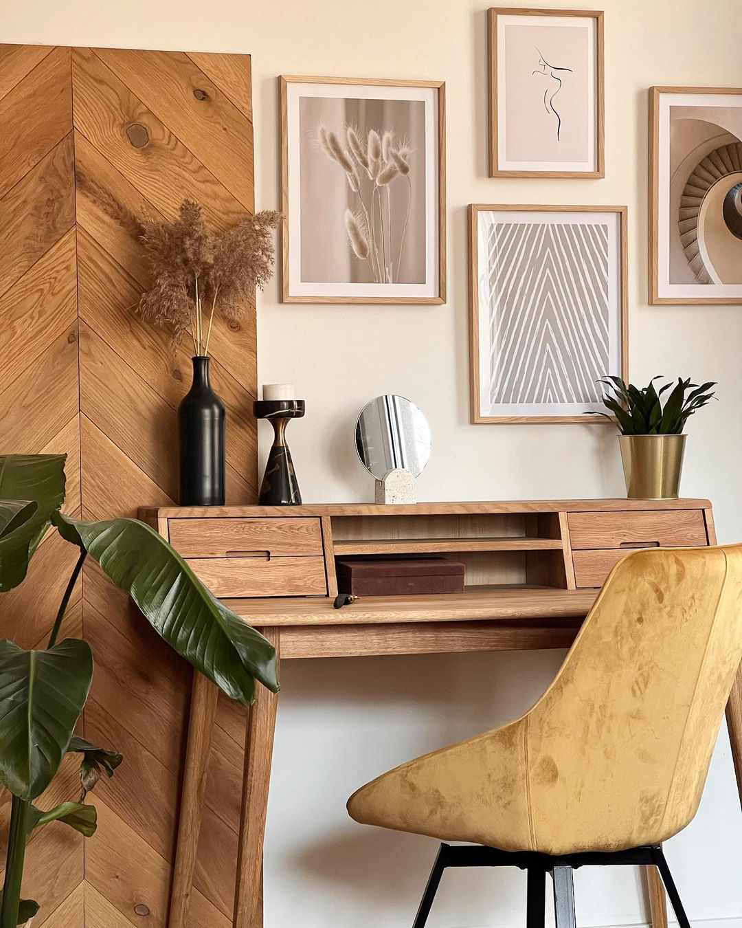 Escritorio pequeño de madera