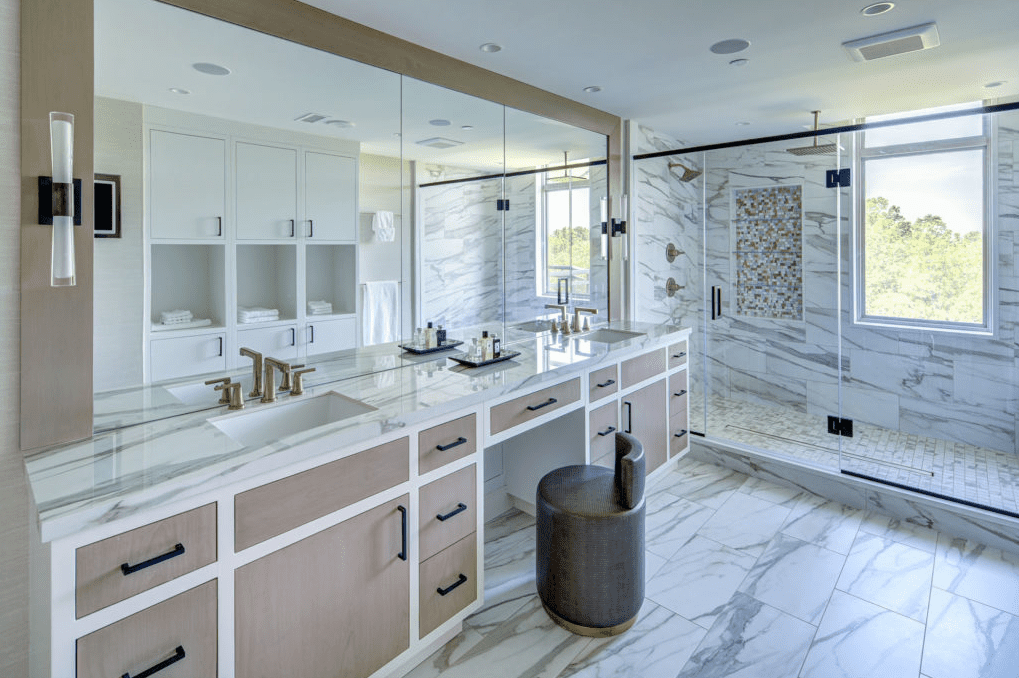 baño moderno con tocador de maquillaje