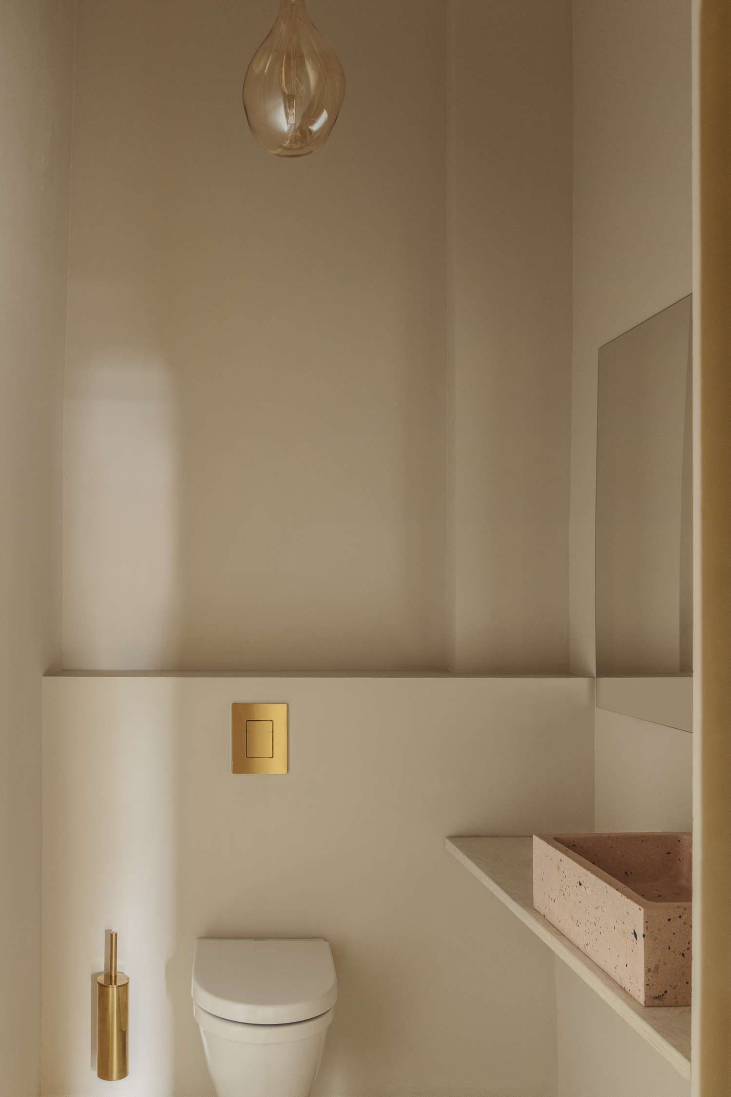 colores neutros de pintura beige cálido para cuartos de baño