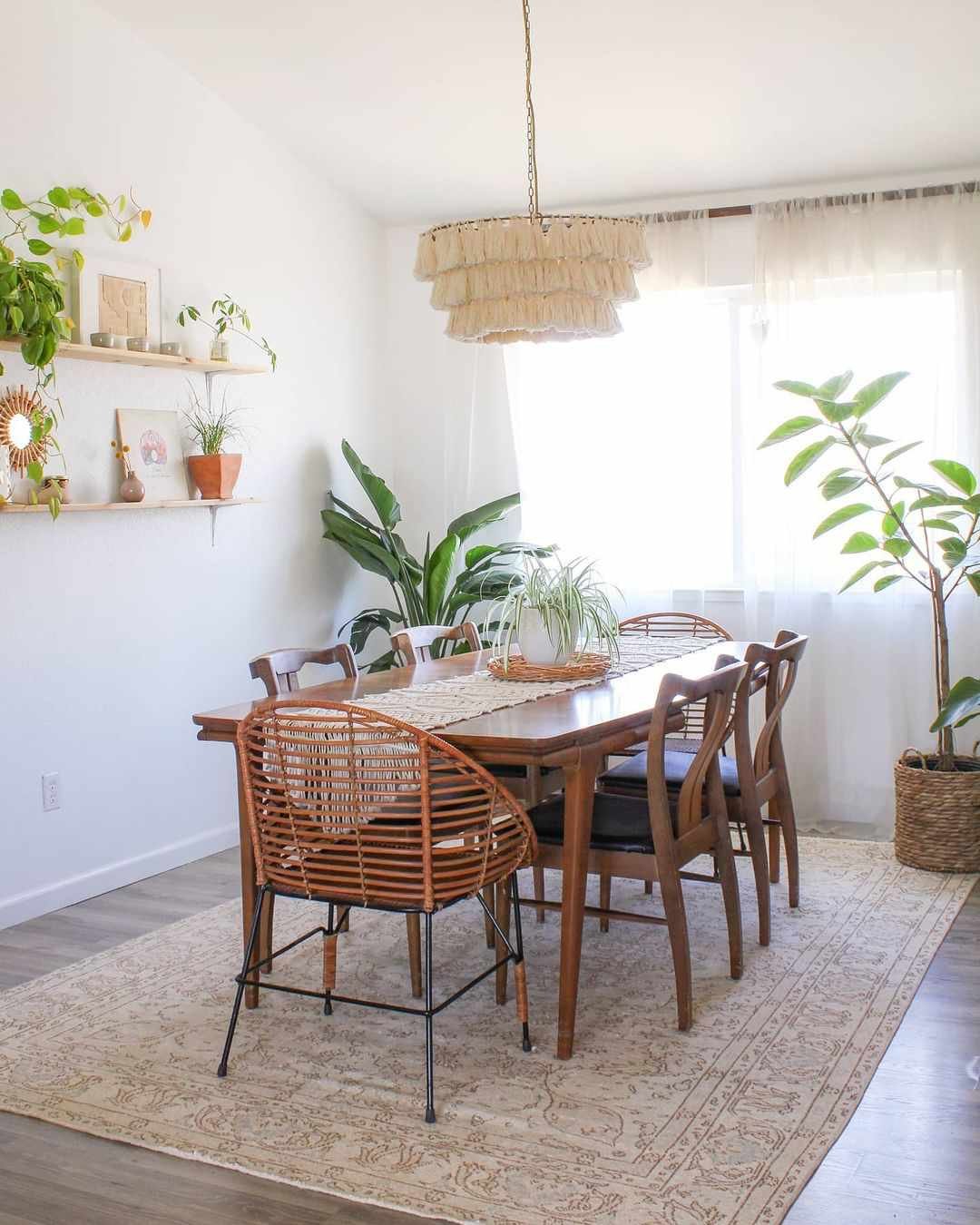 Ideas de centros de mesa para el comedor con camino de mesa