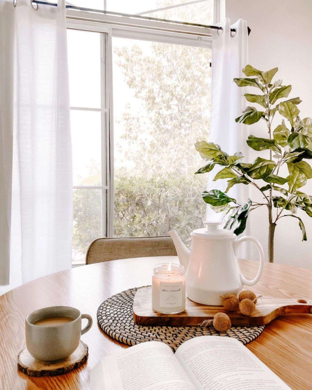 Centro de mesa de comedor con decoraciÃ³n en capas