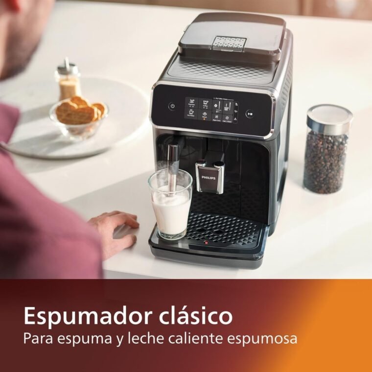 Philips Serie 2200 Cafetera Superautomática - Espumador de Leche Clásico, 2 tipos de café personalizables, Display Táctil, Negro Mate (EP2220/10) - Imagen 3