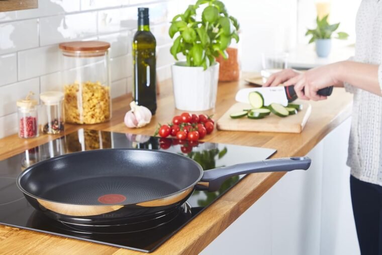 Tefal Daily Cook - Sartén baja de 28 cm con revestimiento resistente, duradero y seguro, Thermo-Signal, mango ergonómico antiquemaduras, apta para todo tipo de cocinas - Imagen 6