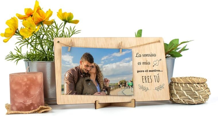 CONTRAXT Marco álbum fotos San Valentín. Portafotos Marco colgar fotos con pinzas madera regalos detalles ideas originales especial feliz san valentin enamorados wonderful hombre mujer (Parejas ES) - Imagen 9